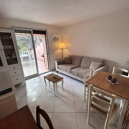 Villa 2 Avec Climatisation Et Jardin, A 400m De La - Les Issambres - Fr-1-768-72 La Garonnette-Plage